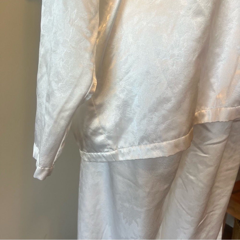 Victoria's Secret Gold Label Vintage White Satin Button-Front Pajama Pant Set - Picture 6 of 11